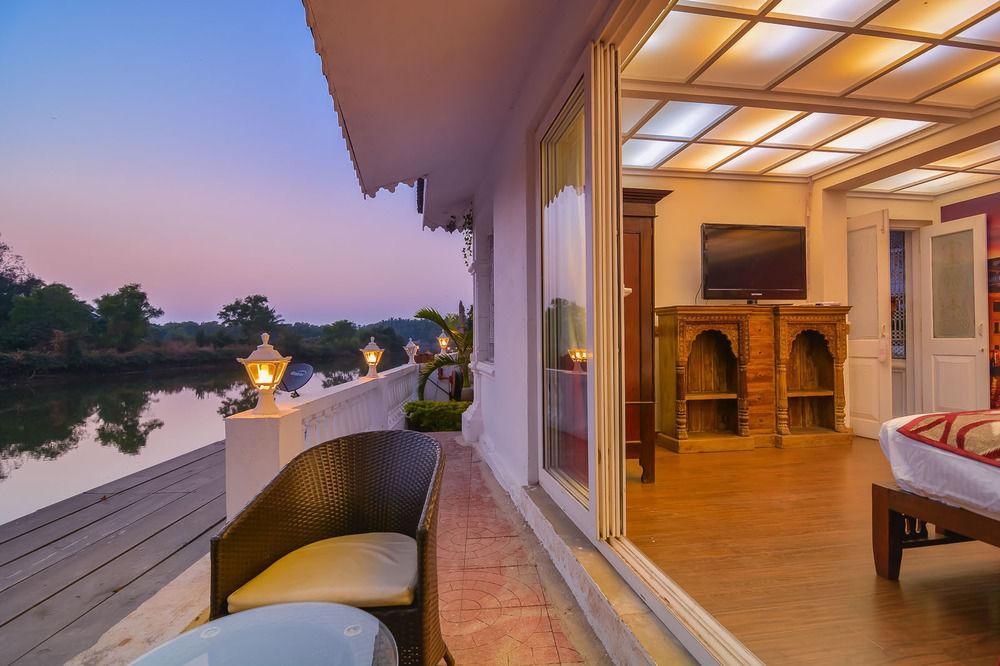 The River Palace Siolim Exterior photo