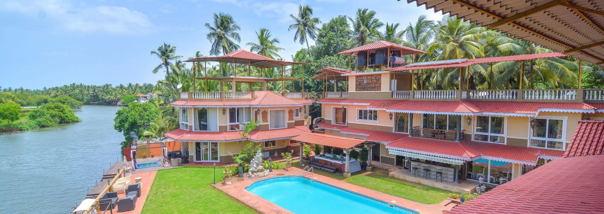 The River Palace Siolim Exterior photo