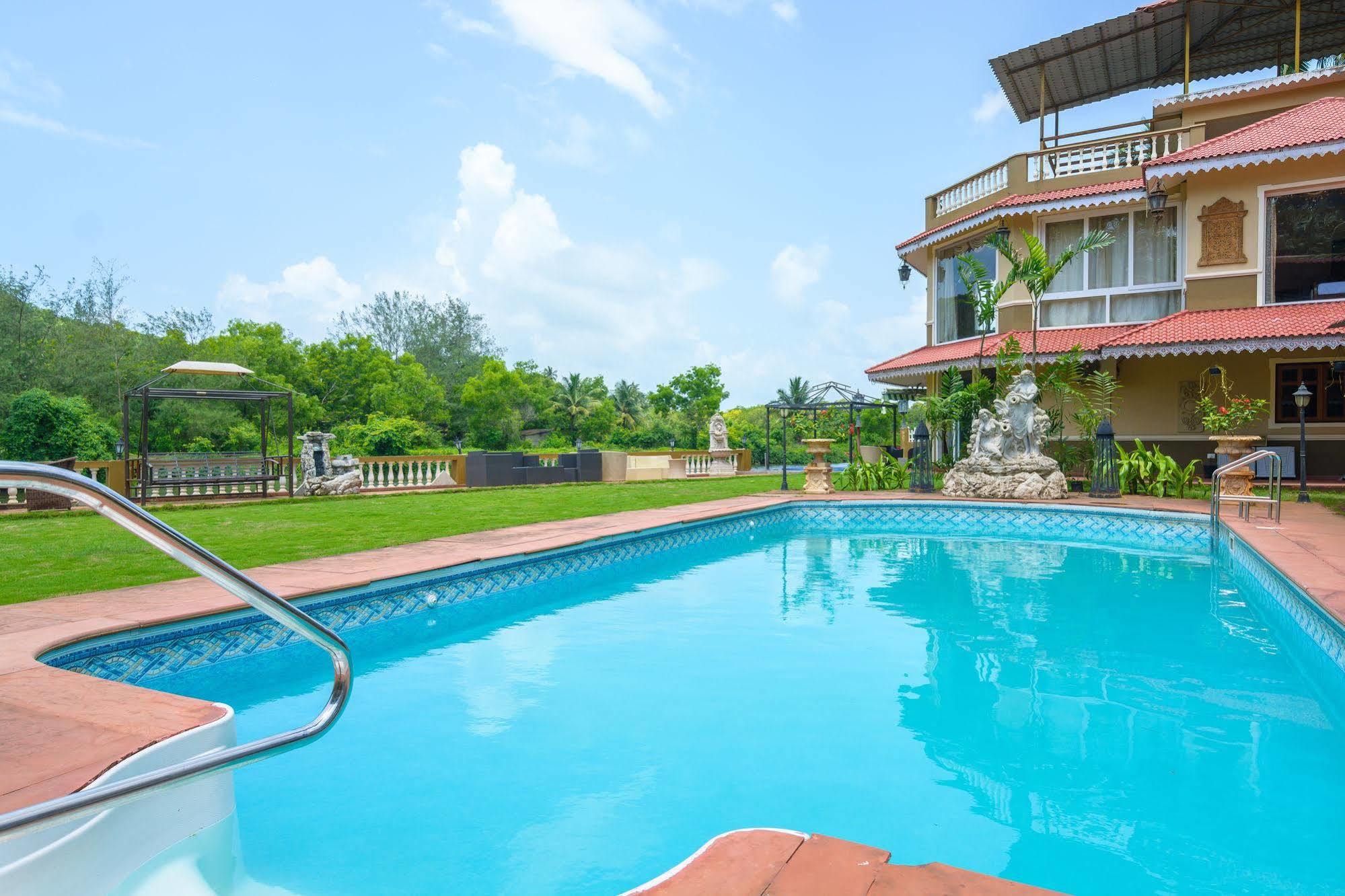 The River Palace Siolim Exterior photo